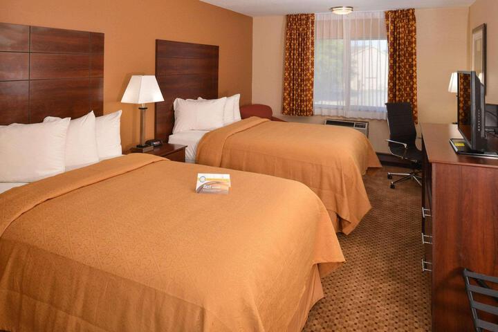2 Double Beds (5 of 7)