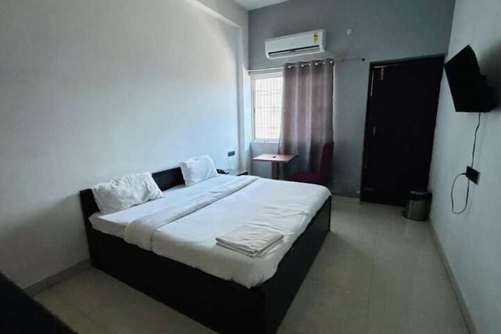 Room 3 of 15