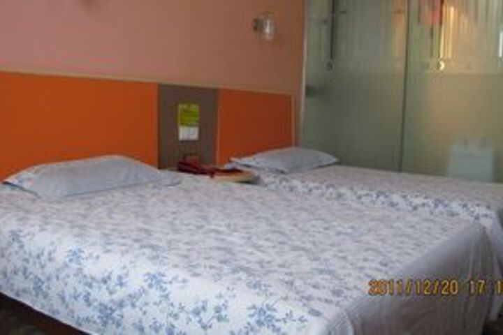 Room 12 of 35