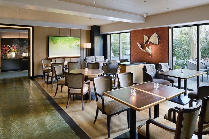 Lounge 216 of 239