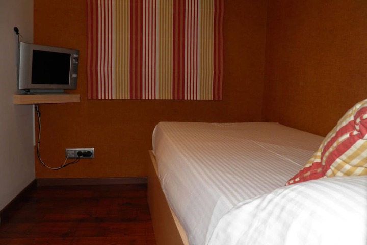 Room 15 of 40