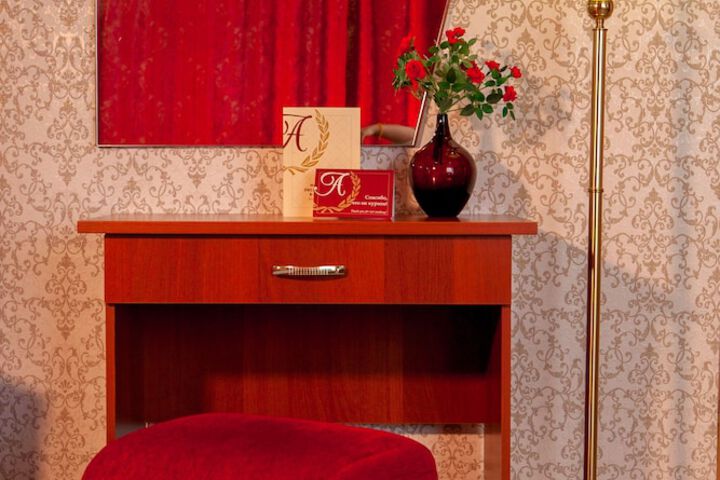 Room 2 of 28