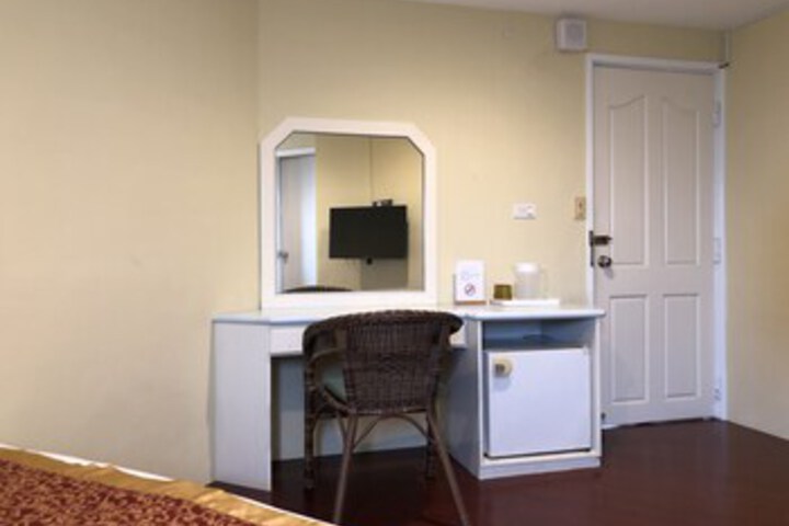 Room 2 of 19