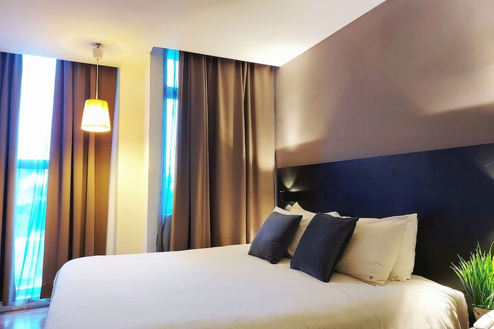 Room 15 of 28