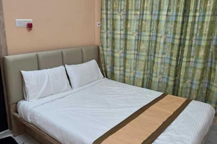 Room 4 of 15