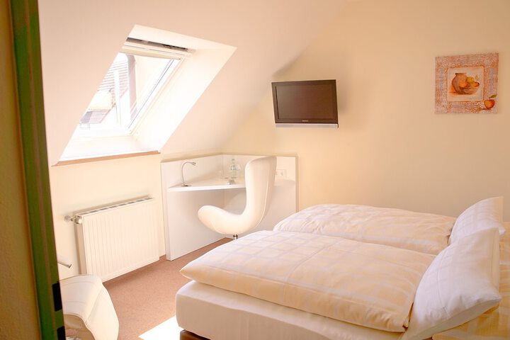 Room 12 of 38