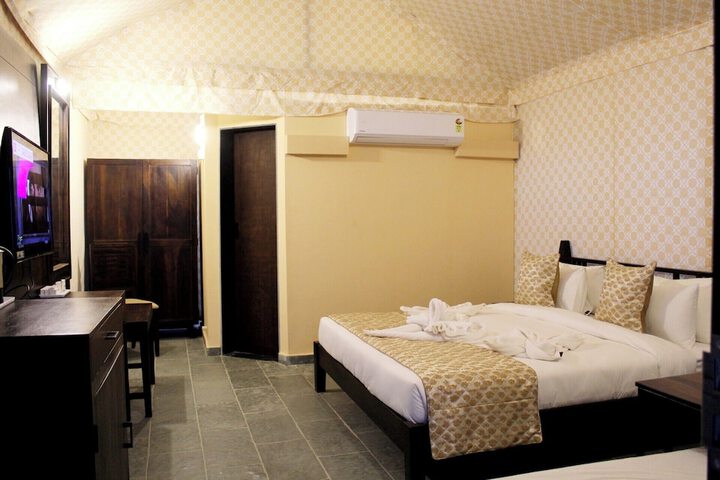 Room 4 of 18