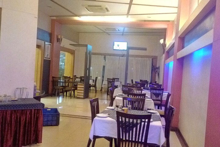 Dining 43 of 46