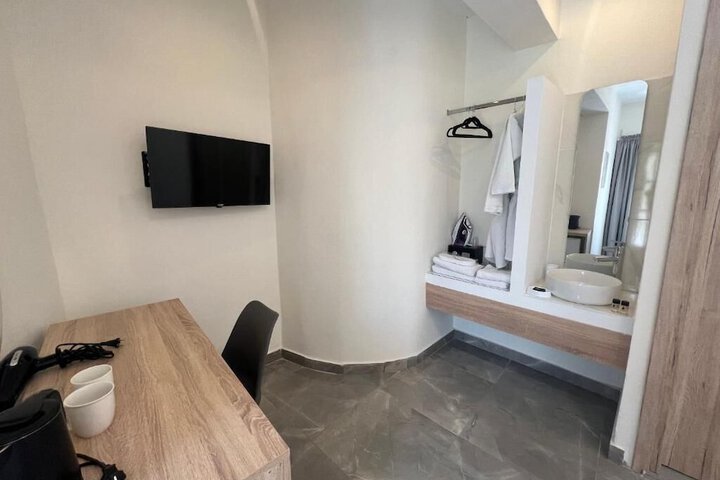 Room 4 of 25