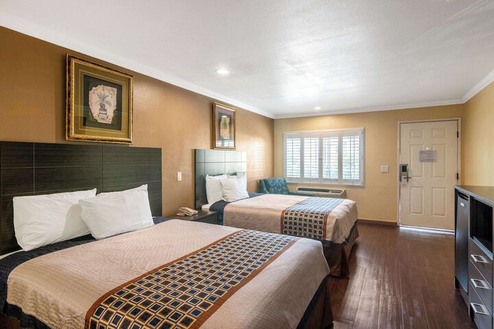 2 Queen Beds (4 of 9)