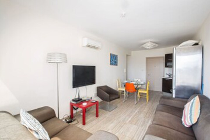 Room 6 of 10