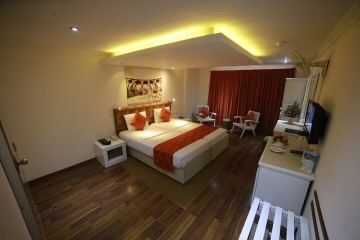 Room 7 of 48