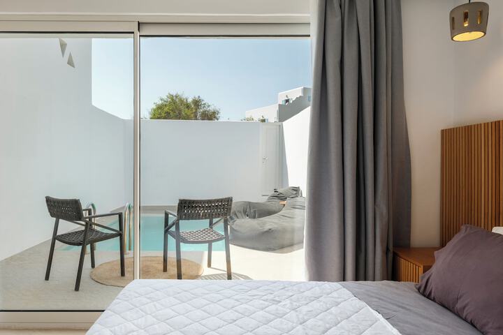 Hotel 77 of 80