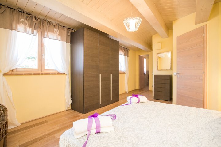 Room 16 of 580