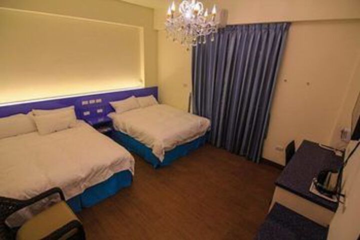 Room 9 of 26