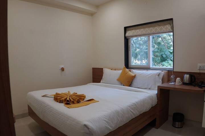 Room 8 of 14