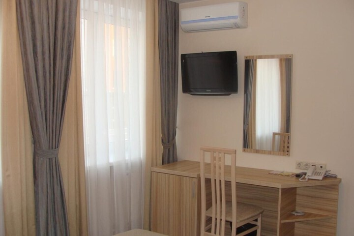 Room 11 of 26