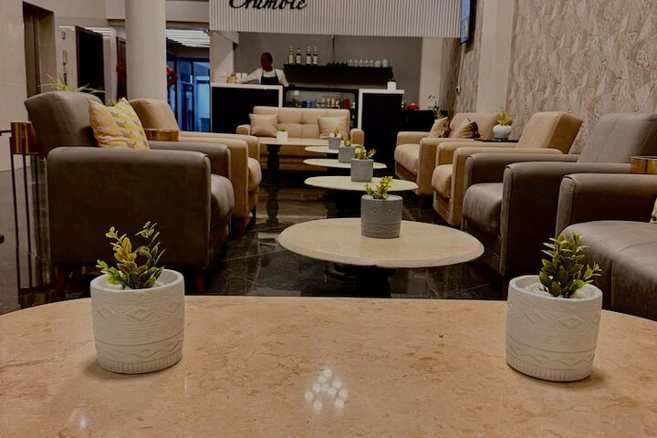 Dining 8 of 9