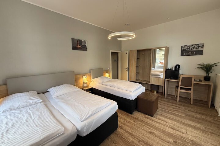 Room 8 of 16
