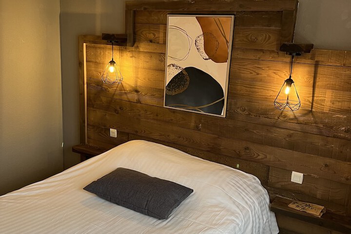 Room 17 of 46