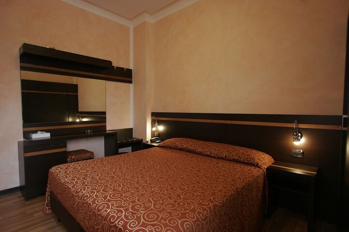 Room 13 of 25