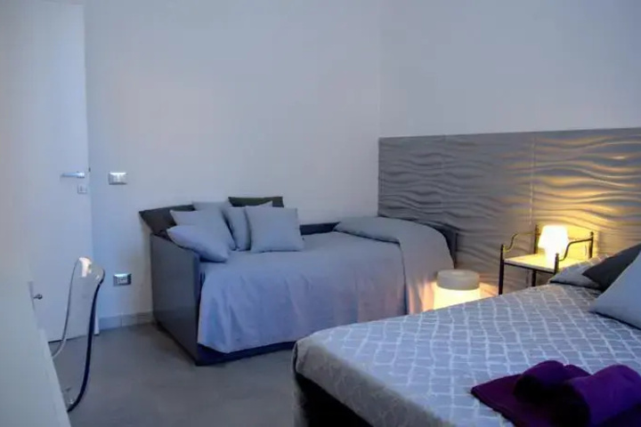 Room 2 of 10