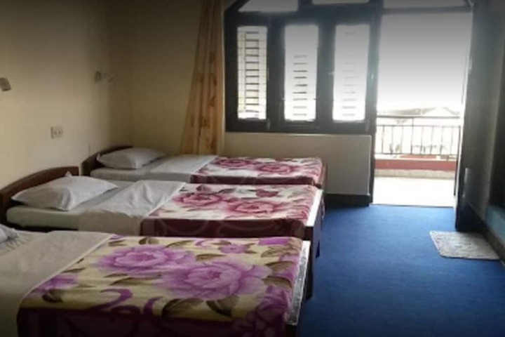 Room 6 of 12