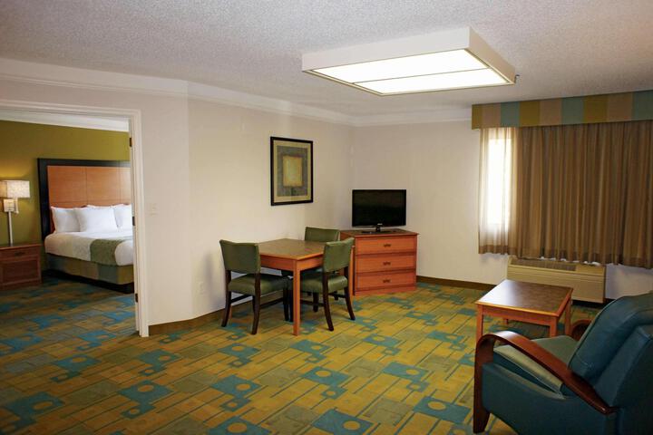 1 King Bed (3 of 19)