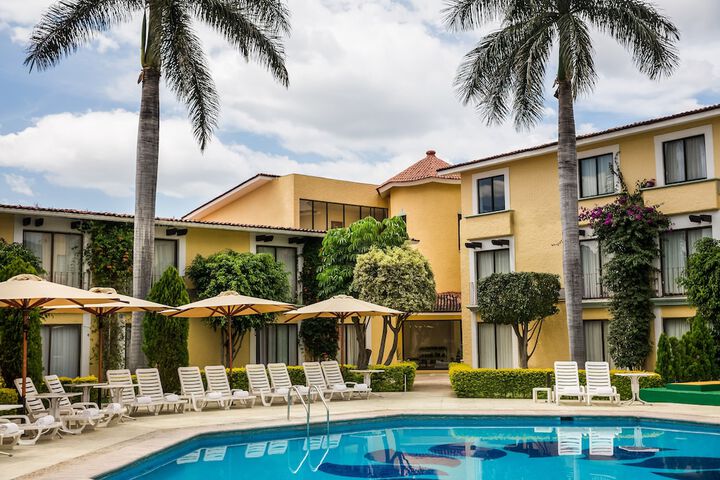 Hotel Pool