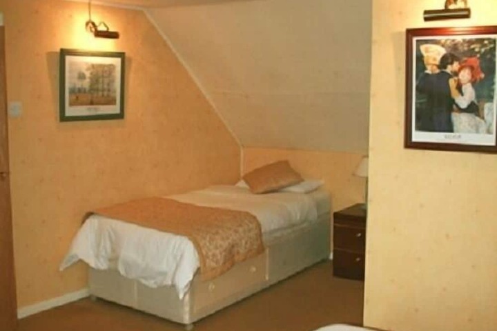 Room 7 of 13