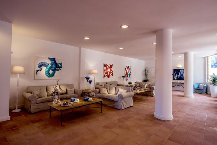 Hotel 2 of 48