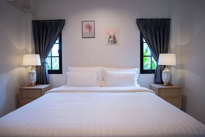 Room 8 of 33