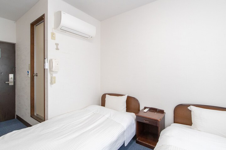 Room 32 of 51