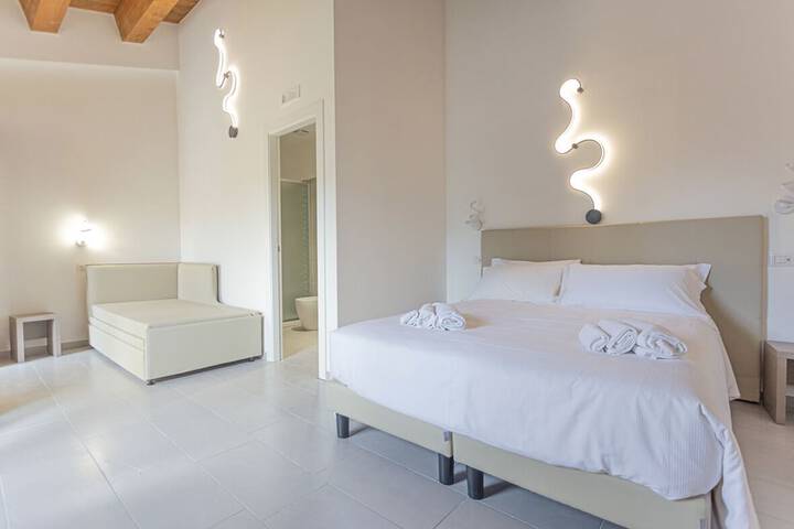 Room 9 of 31