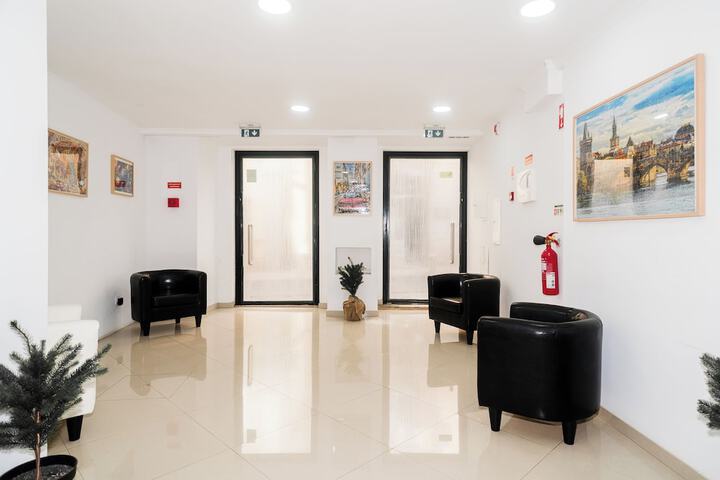 Room 48 of 76