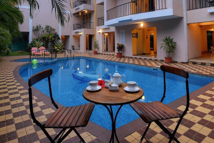 Hotel with Pool