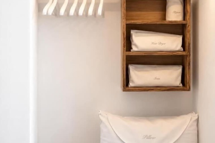 Room 2 of 107