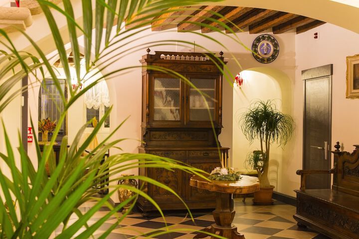 Guest Lobby