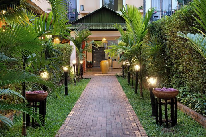 Hotel Exterior 97 of 109