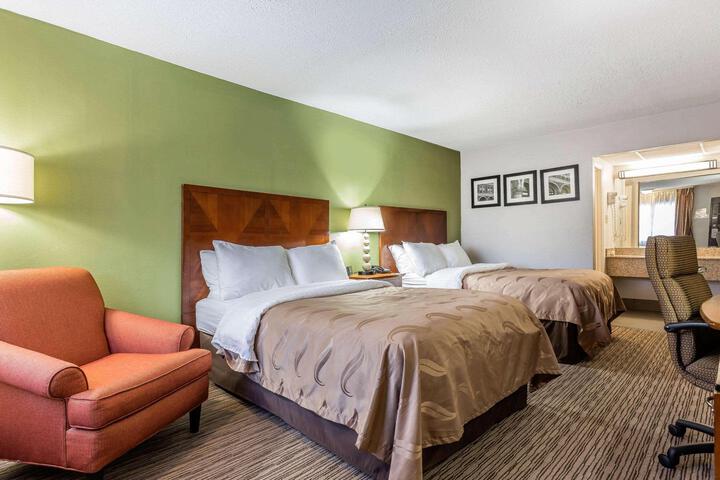 2 Double Beds (11 of 16)
