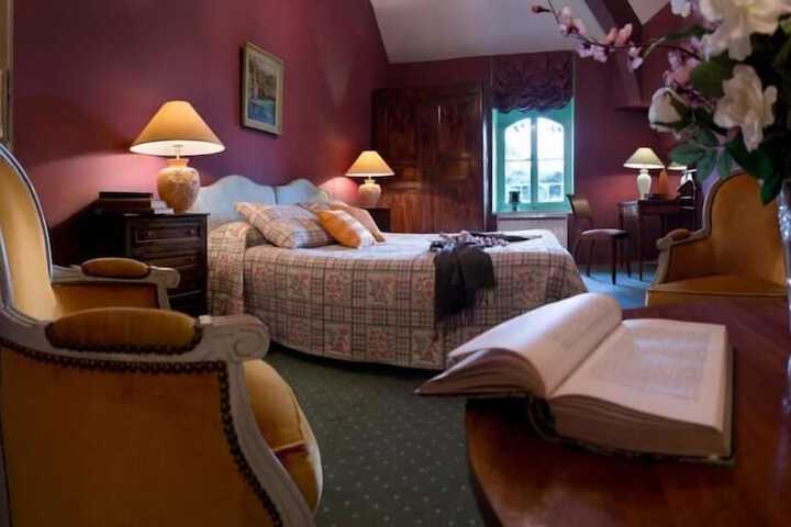 Room 11 of 40