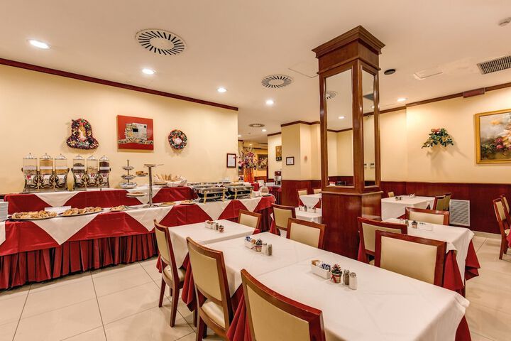 Dining 46 of 47