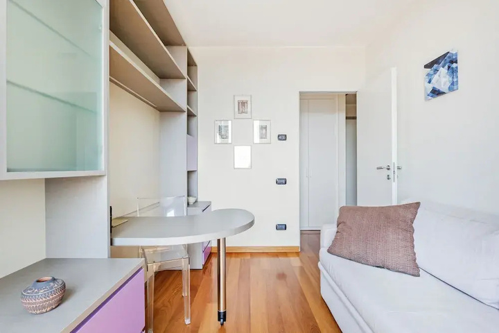 Room 5 of 14