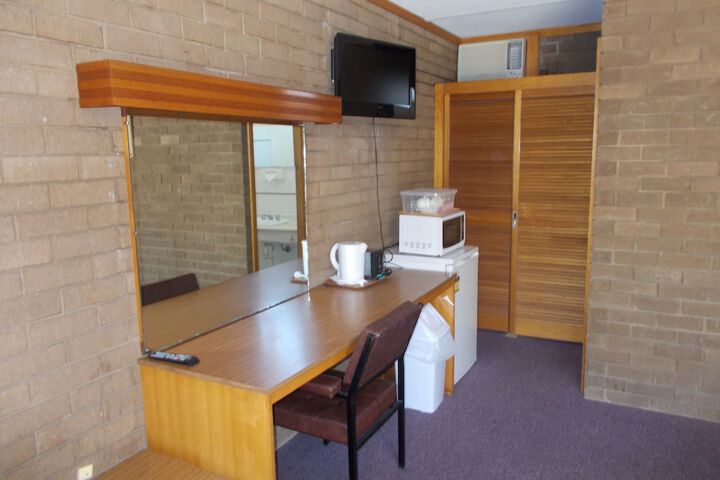 Room 5 of 13