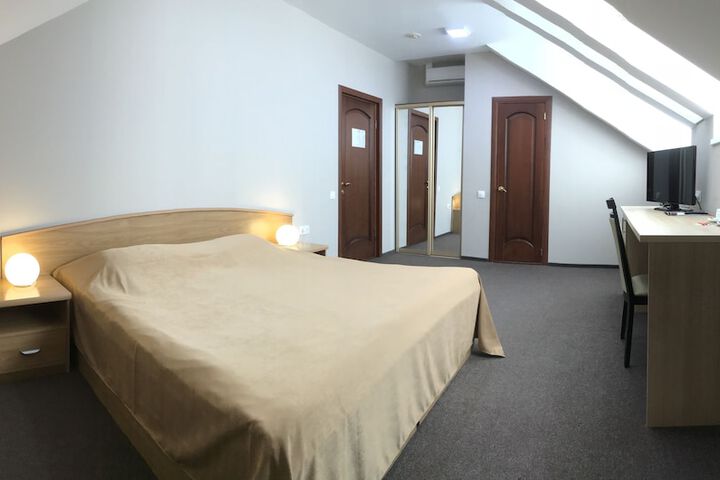 Room 3 of 47