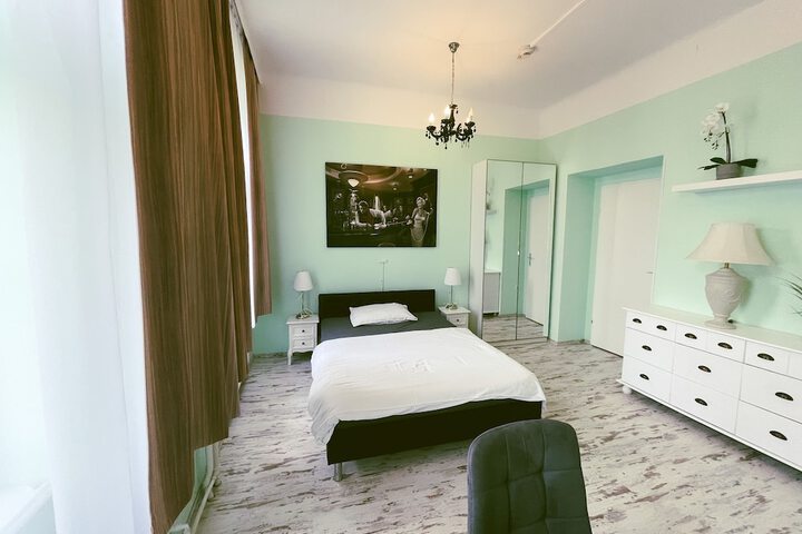 Room 7 of 26
