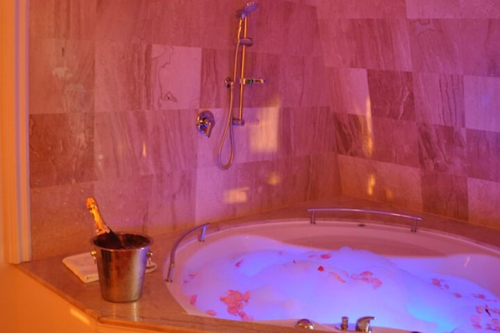 Jetted tub