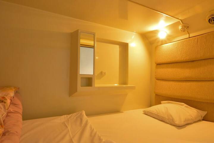 Room 28 of 97