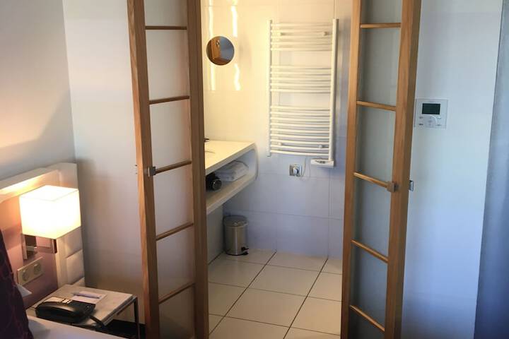 Room 36 of 71