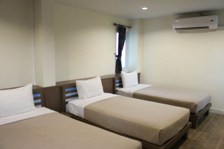Room 11 of 115